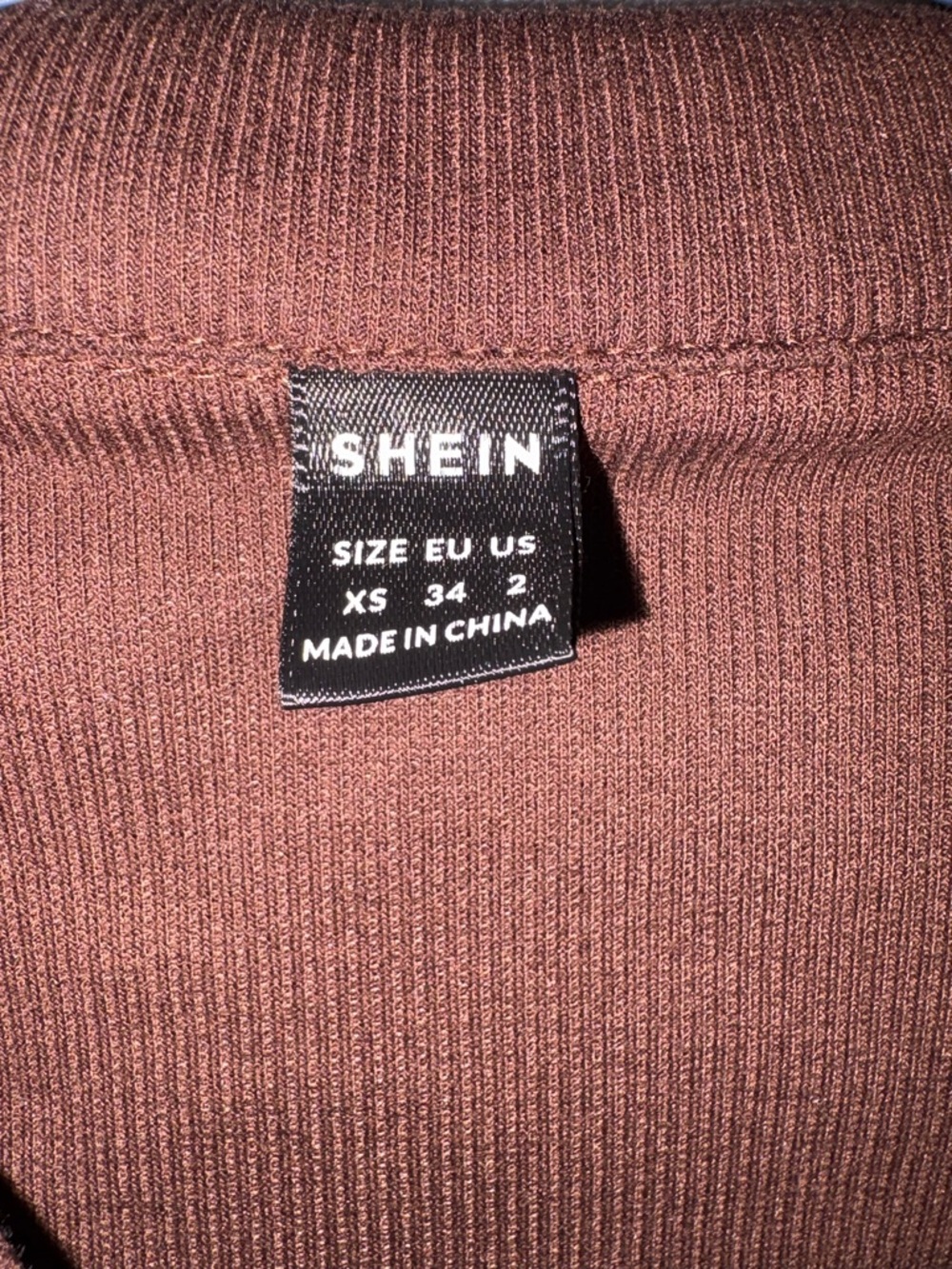 SHEIN Chestnut Ribbed Button-Front Collared Crop Top - Picture 3 of 3